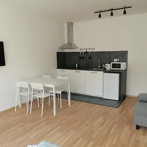 Brand New #62 With Free Secure Parking In The Center Apartment